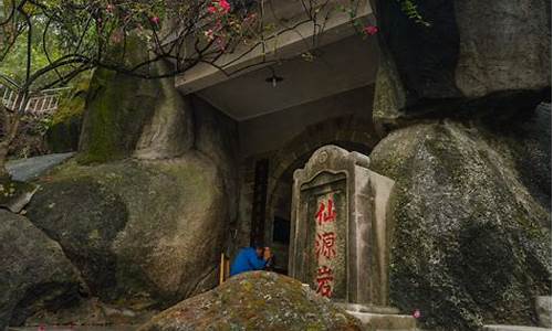 龙头山森林公园附近_龙头山森林公园附近有墓地吗