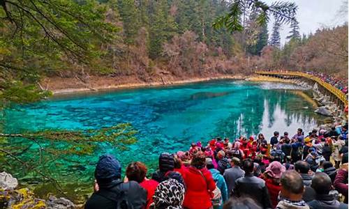 成都到九寨沟跟团旅游_成都到九寨沟跟团旅游多少钱